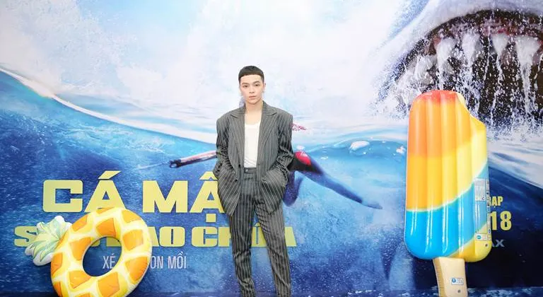 Kelbin Lei cũng kh&ocirc;ng nằm ngo&agrave;i cơn sốt săn l&ugrave;ng si&ecirc;u c&aacute; mập Megalodon.