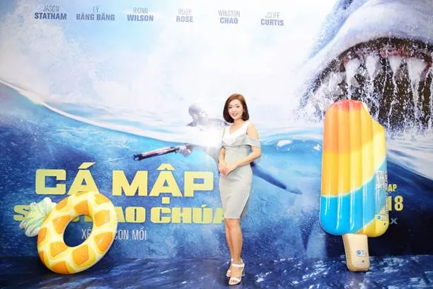 &ldquo;Em g&aacute;i mưa&rdquo; Th&ugrave;y Linh xuất hiện xinh xắn tại buổi c&ocirc;ng chiếu bộ phim The Meg.