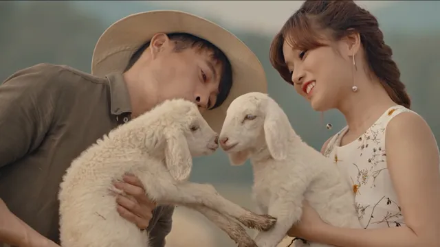 Mới v&agrave;i h&ocirc;m trước c&ograve;n chửi người ta "d&ecirc; dơ", h&ocirc;m sau đ&atilde; đi chơi c&ugrave;ng người ta
