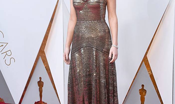 "Chim Sẻ Đỏ" Jennifer Lawrence đẹp tựa nữ thần trên thảm đỏ