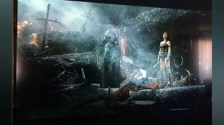(Tạm dịch: Chưa bao giờ để &yacute;. 3 mối li&ecirc;n hệ lận. #BatmanVSuperman)