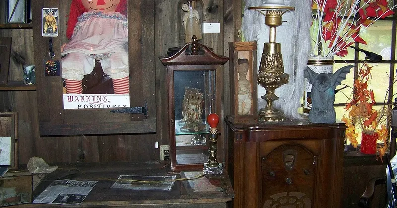 Annabelle tại bảo tàng Ocult Warren ở Monroe, Connecticut.