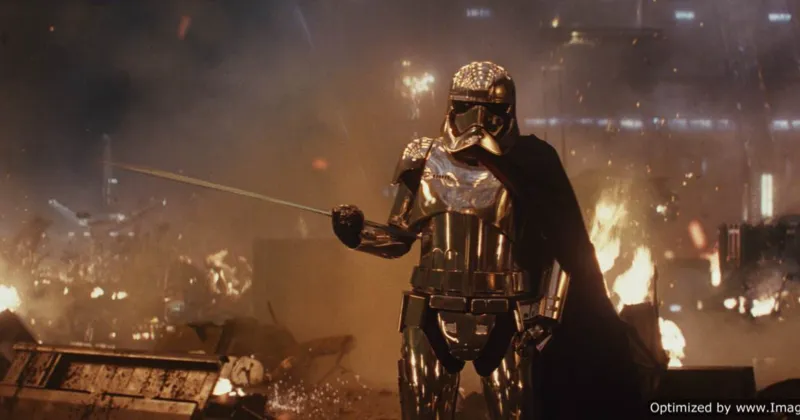 Phasma cũng trở lại v&agrave; đ&aacute;ng sợ hơn xưa.