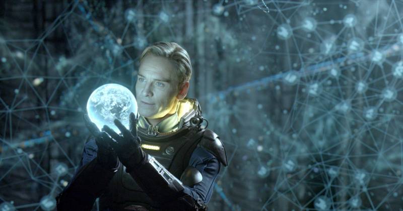 Tài tử Michael Fassbender trong một cảnh quay của "Prometheus". Ảnh: Fox.