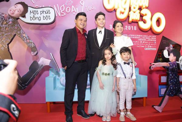 Đạo diễn Võ Thanh Hoà cùng 2 diễn viên chính trong Ông Ngoại Tuổi 30 (dailysao)