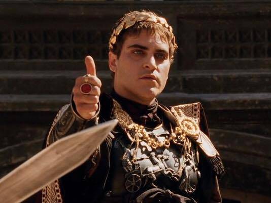 Hoàng đế Comodus-vai diễn xuất thần của Joaquin Phoenix trong Gladiator.
