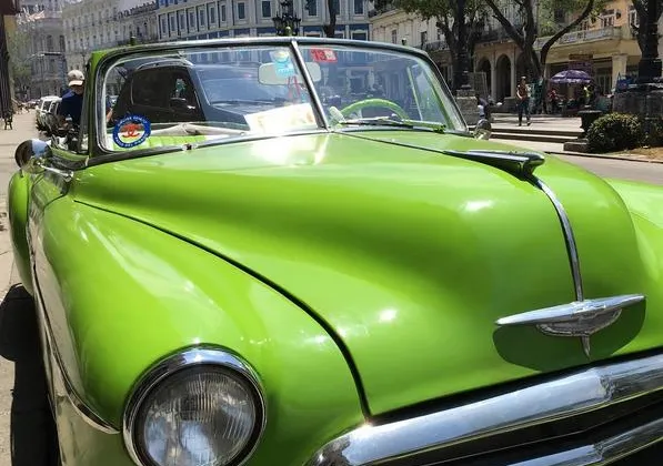 Ảnh hậu trường đầu ti&ecirc;n được Michael Bay tung l&ecirc;n trang c&aacute; nh&acirc;n của ổng tại Cuba.