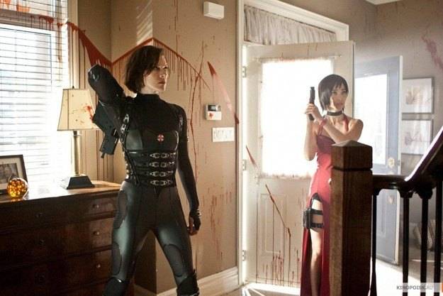 Milla Jovovich và Lý Băng Băng trong phim Resident Evil 5: Retribution. Ảnh: Sony.
