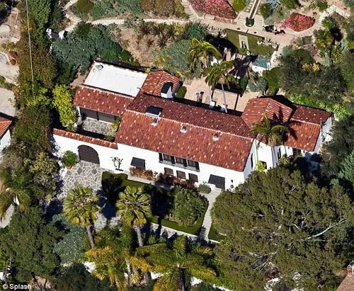 Theo nguồn tin, Rob đ&atilde; rời khỏi tổ ấm t&igrave;nh y&ecirc;u của họ ở Los Angeles