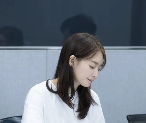 Đ&acirc;y sẽ l&agrave; lần đầu ti&ecirc;n c&ocirc; tham gia phim ở thể loại ly k&igrave; sau 4 năm vắng b&oacute;ng (Soompi)