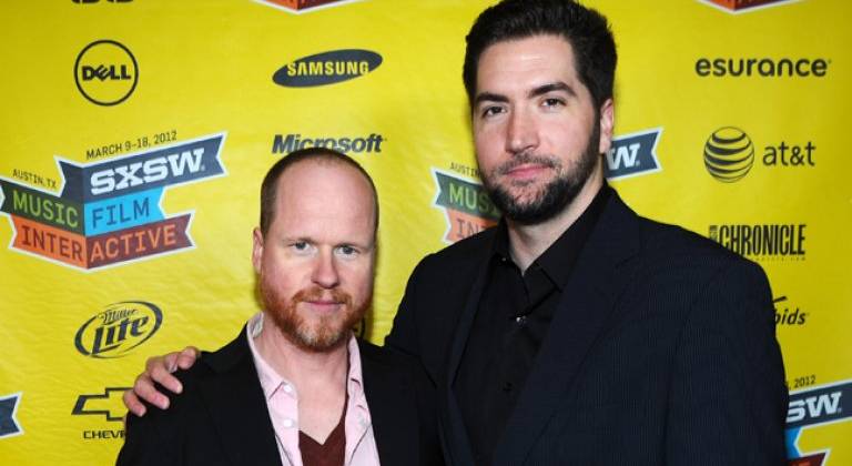 Drew Goddard (phải) cùng cộng sự thân thiết Joss Whedon (THR)