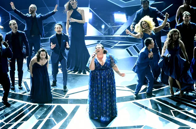 Mỹ nhân của The Greatest Showman - Zendaya giới thiệu ca khúc chủ đề của bộ phim mà cô tham gia - This Is Me - do Keala Settle (vai Lettie Lutz) biểu diễn. Chính giọng ca đầy nội lực của cô đã đưa This Is Me lọt hạng mục đề cử Ca khúc trong phim hay nhất