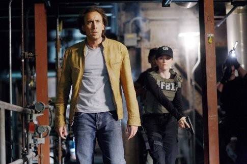 Nicolas Cage và Julianne Moore trong Next. Ảnh: IMDb