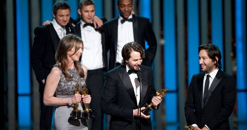 Đoàn làm phim nhận giải Phim hay nhất trong lễ trao giải Oscar lần thứ 82.