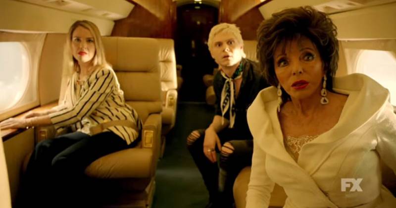 Evan Peters và Joan Collins trong AHS: Apocalypse (Moviefone)