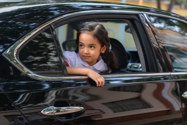 Phim Việt là "auto" nhà giàu đi xe hơi.
