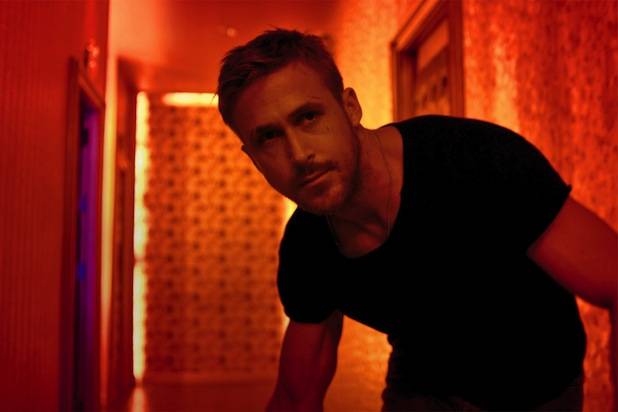 Sau năm 2011 là quãng thời gian không dễ dàng gì trong sự nghiệp của Gosling khi các bộ phim của anh chỉ nhận được những đánh giá nghèo nàn từ giới phê bình. Dự án rực rỡ nhất của anh trong giai đoạn này là Only God Forgives – vốn nhận được một tràng pháo tay khi được công chiếu tại LHP Cannes. (The Weinstein Company)