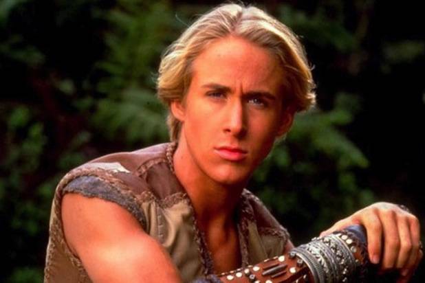 Cuối thập niên 90, Gosling vẫn tiếp tục đóng phim hướng đến trẻ em và lần này, anh chu du đến đất nước New Zealand xinh đẹp để thủ vai Hercules – con trai của thần Zeus trong Young Hercules. Lúc này chàng Hercules vẫn còn trong giai đoạn tập luyện trở thành chiến binh. Sau bộ phim này, Gosling quyết định chuyển từ màn ảnh nhỏ sang màn ảnh lớn và nhận nhiều vai diễn trưởng thành hơn. (NBC Universal)