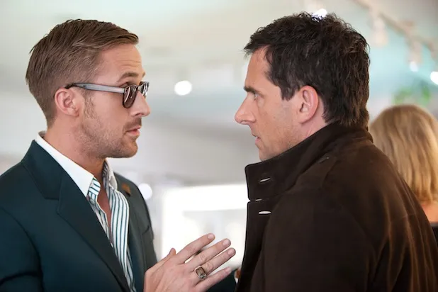 2011 có lẽ là năm bận rộn nhất của Gosling khi gương mặt anh tràn ngập khắp màn ảnh rộng với ba bộ phim cùng ba vai diễn khác nhau. Đầu tiên, anh hoá thân thành một kẻ trăng hoa trong bộ phim hài đen Crazy, Stupid, Love. (Warner Bros.)