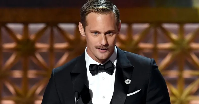 Alexander Skarsgard phát biểu tại Lễ trao giải Emmy (Getty Images)