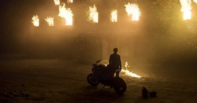 Một cảnh trong C&ocirc; G&aacute;i Trong Lưới Nhện Ảo (Ảnh: IMDb)