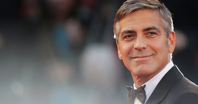 11. Với m&agrave;n xuất hiện điển trai trong Batman & Robin, t&agrave;i tử George Clooney trở th&agrave;nh Sexiest Man Alive v&agrave;o năm 36 tuổi. 9 năm sau, &ocirc;ng được gọi t&ecirc;n một lần nữa. (Hello Magazine)