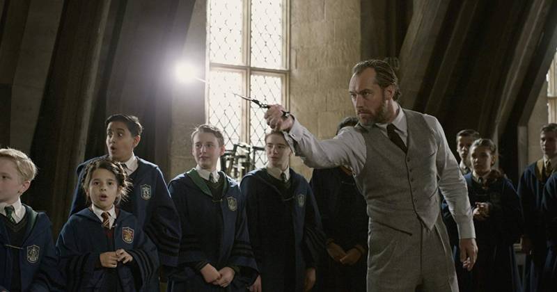 Jude Law trong vai Dumbledore. (IMDb)