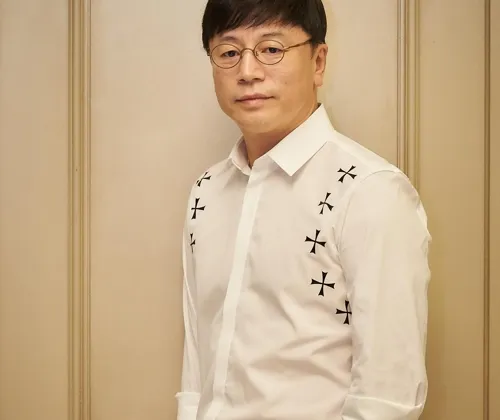 Đạo diễn Kim Yong Hwa của Along with the Gods (Ảnh: Hancinema)