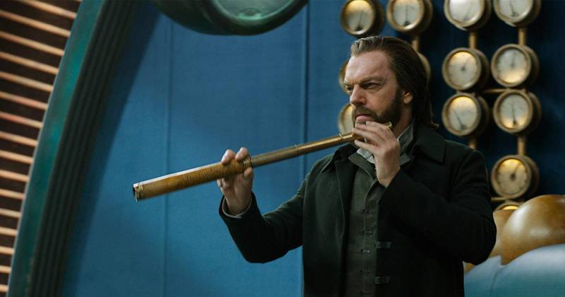 Hugo Weaving - Phản diện nhạt nhòa của phim. (IMDb)