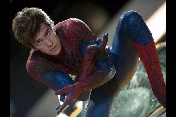 The Amazing Spider-Man 1 v&agrave; 2 xấp xỉ nhau về độ dở. (Ảnh: The Wrap)