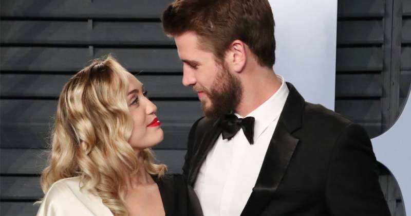 Miley Cyrus và Liam Hemsworth là cặp đôi được đông đảo khán giả yêu mến (Footwear News)