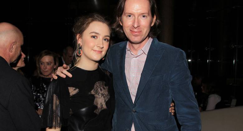 Saoirse Ronan cùng đạo diễn Wes Anderson (Shutterstock)