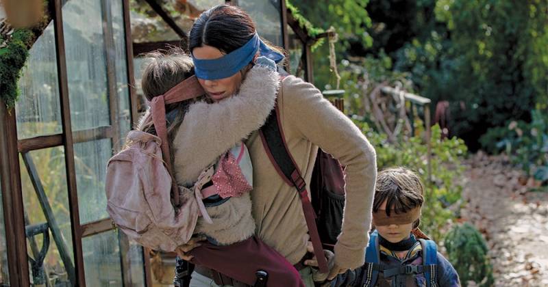 Sandra Bullock vừa lập thêm thành tích cùng Bird Box (Variety)