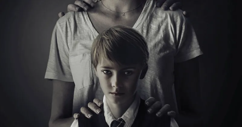 Poster chính thức của The Prodigy (Orion Pictures)