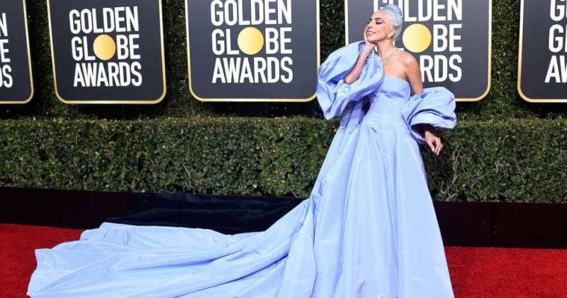 Lady Gaga rạng ngời tại lễ trao giải Quả cầu Vàng năm nay. Cô còn hạnh phúc hơn khi bài hát Shallow song ca với tài tử Bradley Cooper được giải (ABC News)
