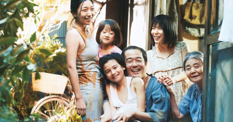 Shoplifters l&agrave; đối thủ nặng k&iacute; của Burning (Ảnh: IMDb)