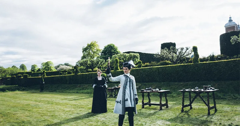 Emma Stone và Rachel Weisz trong The Favourite (Twentieth Century Fox)