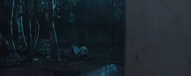 “Chị ơi, em lạnh quá” – tiếng cậu bé than thở một cách đầy thảm thương đã khiến Huy Khánh tức tốc bỏ chạy thục mạng