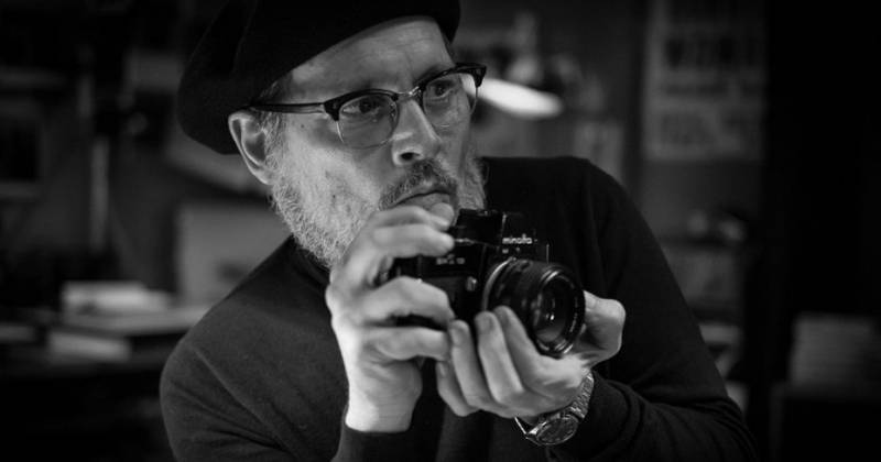 Tạo hình của Johnny Depp trong vai W. Eugene Smith (Larry Horricks)