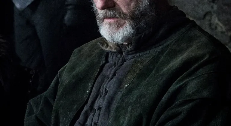 Davos Seaworth (Liam Cunningham) tiếp tục chiến đấu cùng Jon Snow