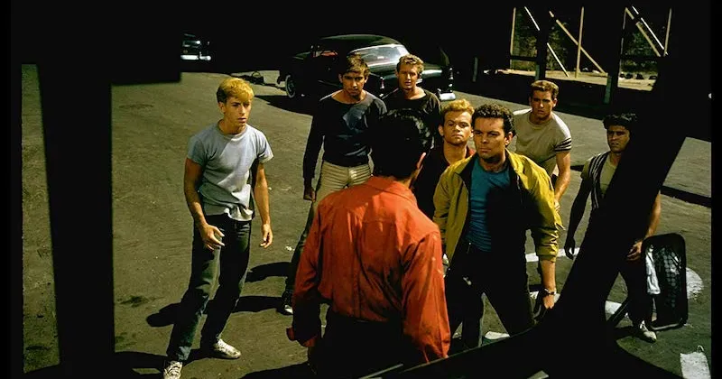 Nhóm Jets luôn chực chờ gây rối, làm chủ đường phố (IMDb)