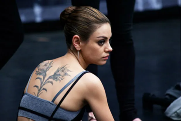 6. Khi tham gia phim blallet kịch tính Black Swan (2010), nữ diễn viên Mila Kunis đã giảm 9kg để hoá thân vào vai Lily. (Ảnh: Fox Searchlight)