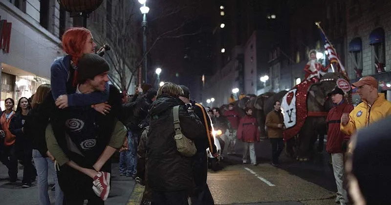 Eternal Sunshine of the Spotless Mind đưa người xem nhìn lại hành trình yêu nhau của Joel và Clementine (Ảnh: IMDb)