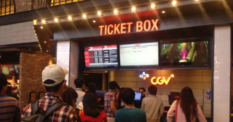 Sự chủ động mua v&eacute; của kh&aacute;n giả l&agrave; yếu tố th&uacute;c đẩy bộ phim c&oacute; th&ecirc;m nhiều suất chiếu hơn (Ảnh: voatiengviet)