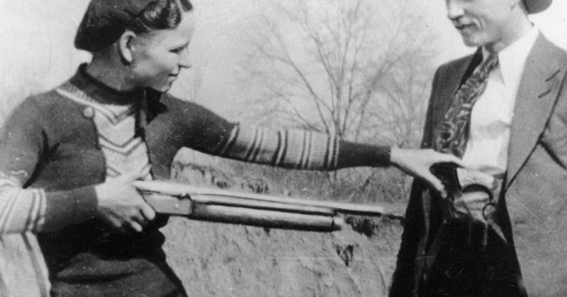 Khoảnh khắc cả 2 bị bắn chết, chính là lúc Bonnie và Clyde trở thành một trong những biểu tượng của văn hóa đại chúng.