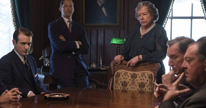 Thông qua The Highwaymen, chúng ta cũng hiểu được phần nào lịch sử của thời điểm đó. (Ảnh: IMDb)