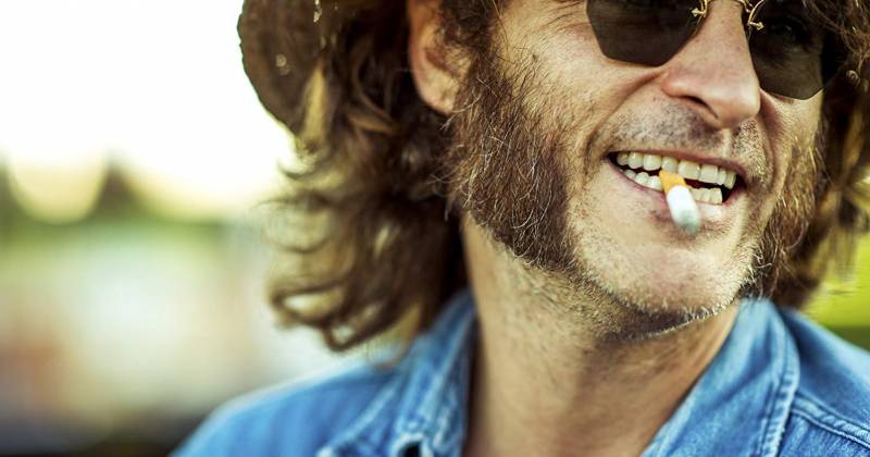 Phoenix trong Inherent Vice. (Ảnh: IMDb)