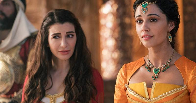 Dalia (trái) - Người hầu và là nhân tố gây bất ngờ của Aladdin. (Ảnh: IMDb)