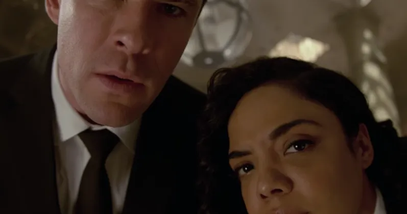 Sự h&agrave;i hước c&ograve;n tăng hơn gấp bội khi Chris được kết hợp c&ugrave;ng &ldquo;bạn cũ&rdquo; Tessa Thompson