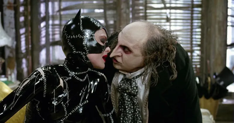 Penguin thì bị cha mẹ bỏ rơi, còn Catwoman thì từng bị cấp trên hiếp đáp. (Ảnh: Taste of Cinema)